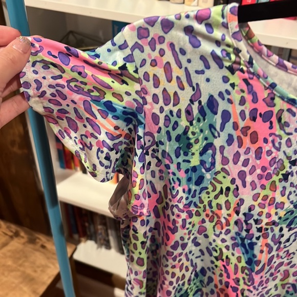 Colorful Leopard Print Top - Picture 3 of 3